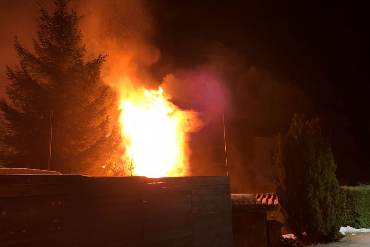 In Nidfurn GL brannte ein Haus.