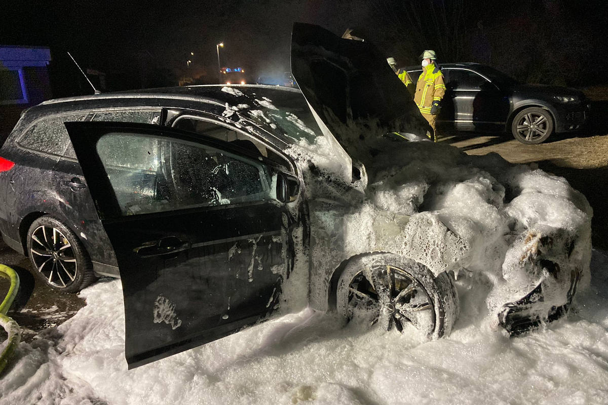 Wieder fünf Autos durch Brandstiftungen in Stade zum Teil vollständig zerstört