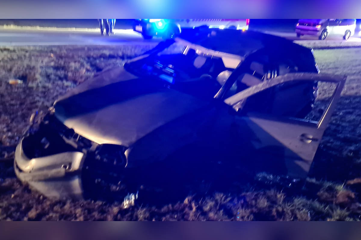 Beifahrer bei Unfall aus Auto geschleudert – tot