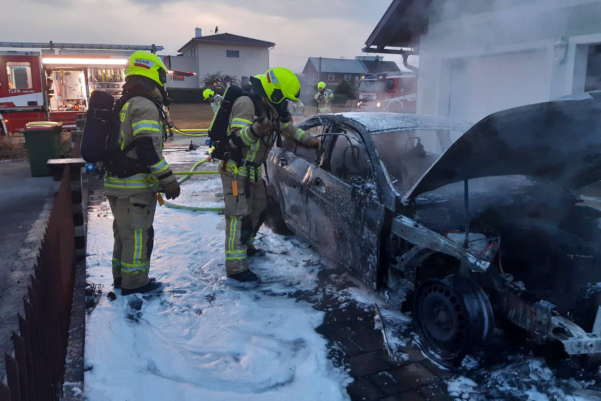 Fahrzeug brannte aus in Unterpremstätten