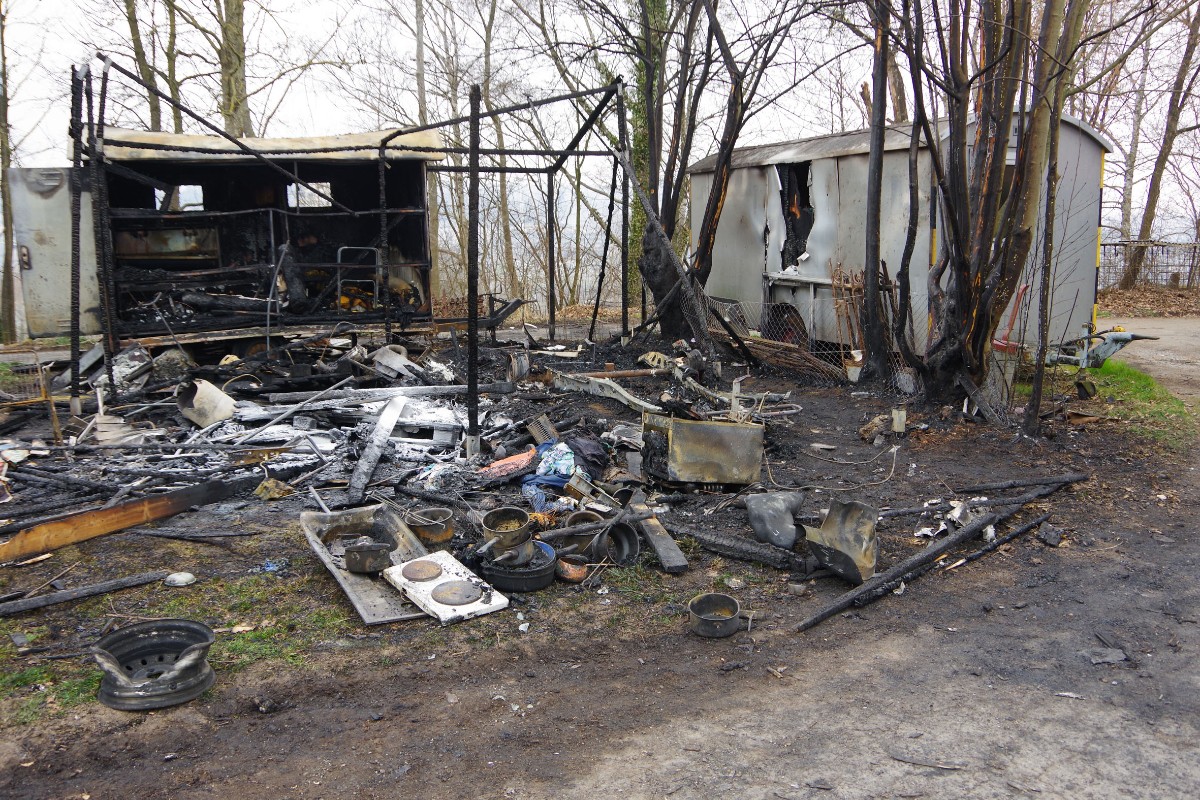 Stadt Luzern - Wohn- und Bauwagen in Brand geraten