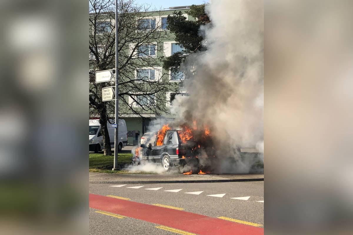 Auto vollständig ausgebrannt