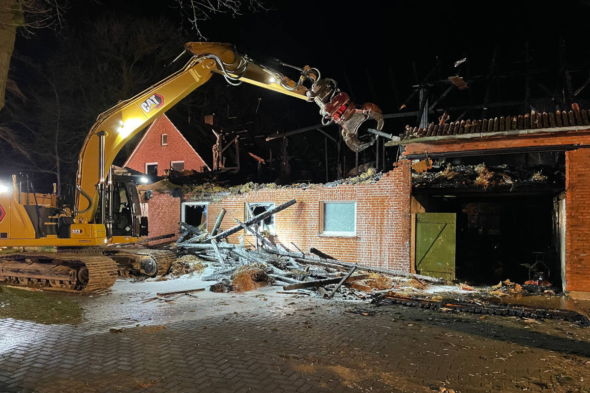 Feuerwehr rettet Wohnhaus und mehrere Tiere bei Brand