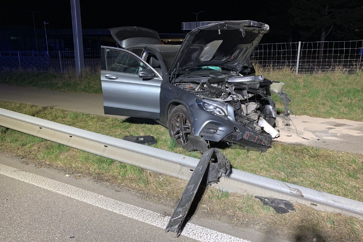 Schaffhausen A4 - Ohne Führerschein Grenze passiert und heftigen Selbstunfall verursacht!