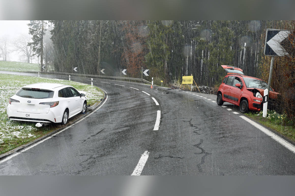 Frontalkollision zwischen zwei Autos – drei Personen verletzt