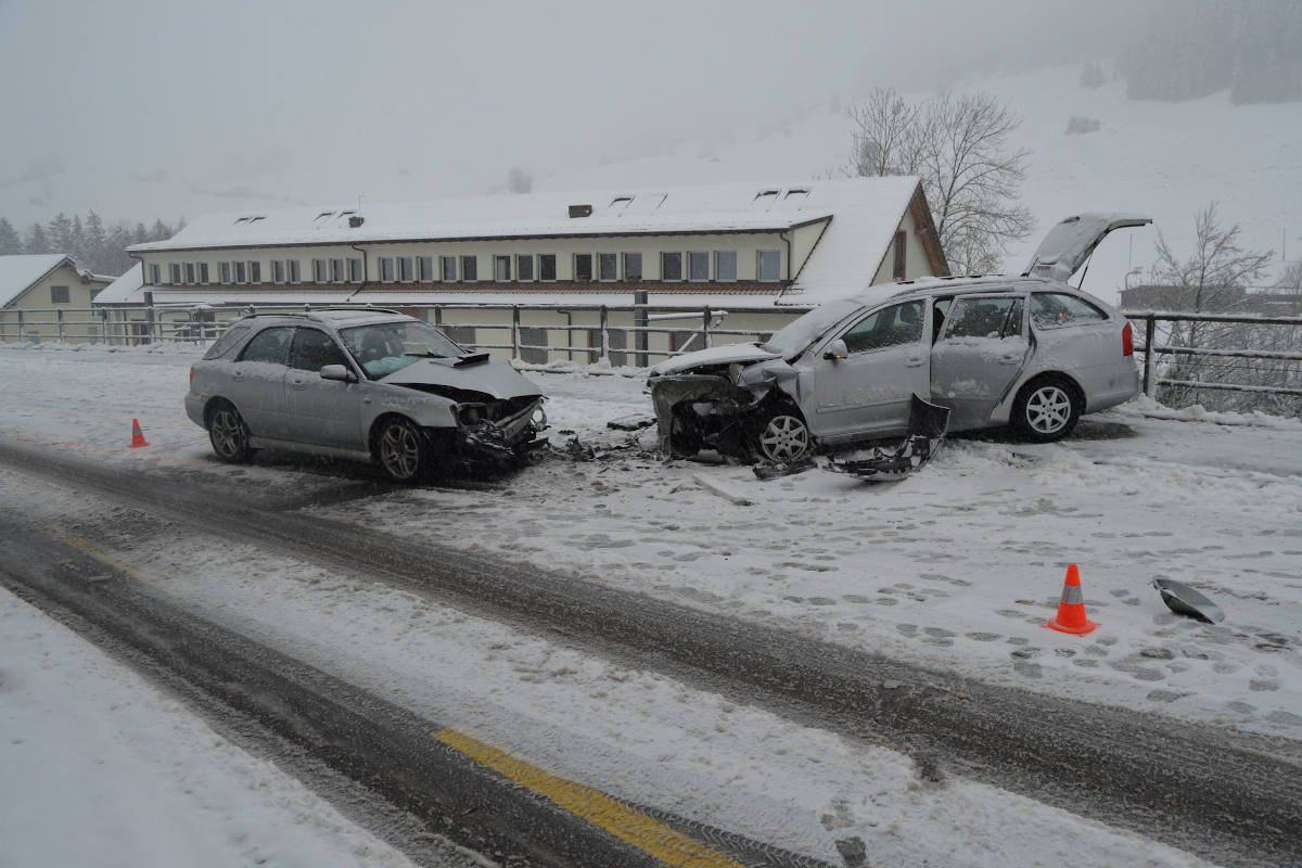 Urnäsch AR – Kollision zwischen zwei Personenwagen