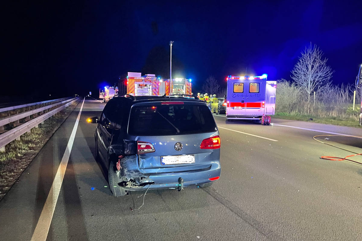 Schwerer Verkehrsunfall auf A1 - Pkw überschlägt sich