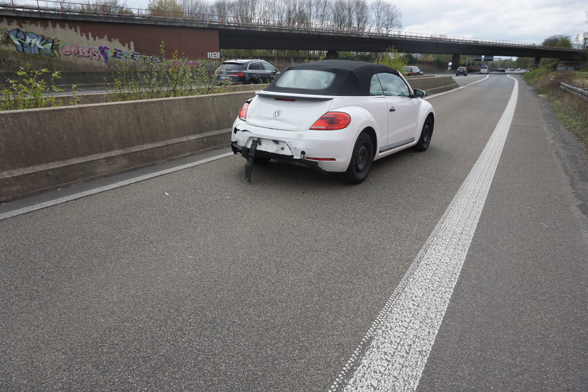 Verkehrsunfall im Autobahnkreuz Düsseldorf Nord mit drei Verletzten