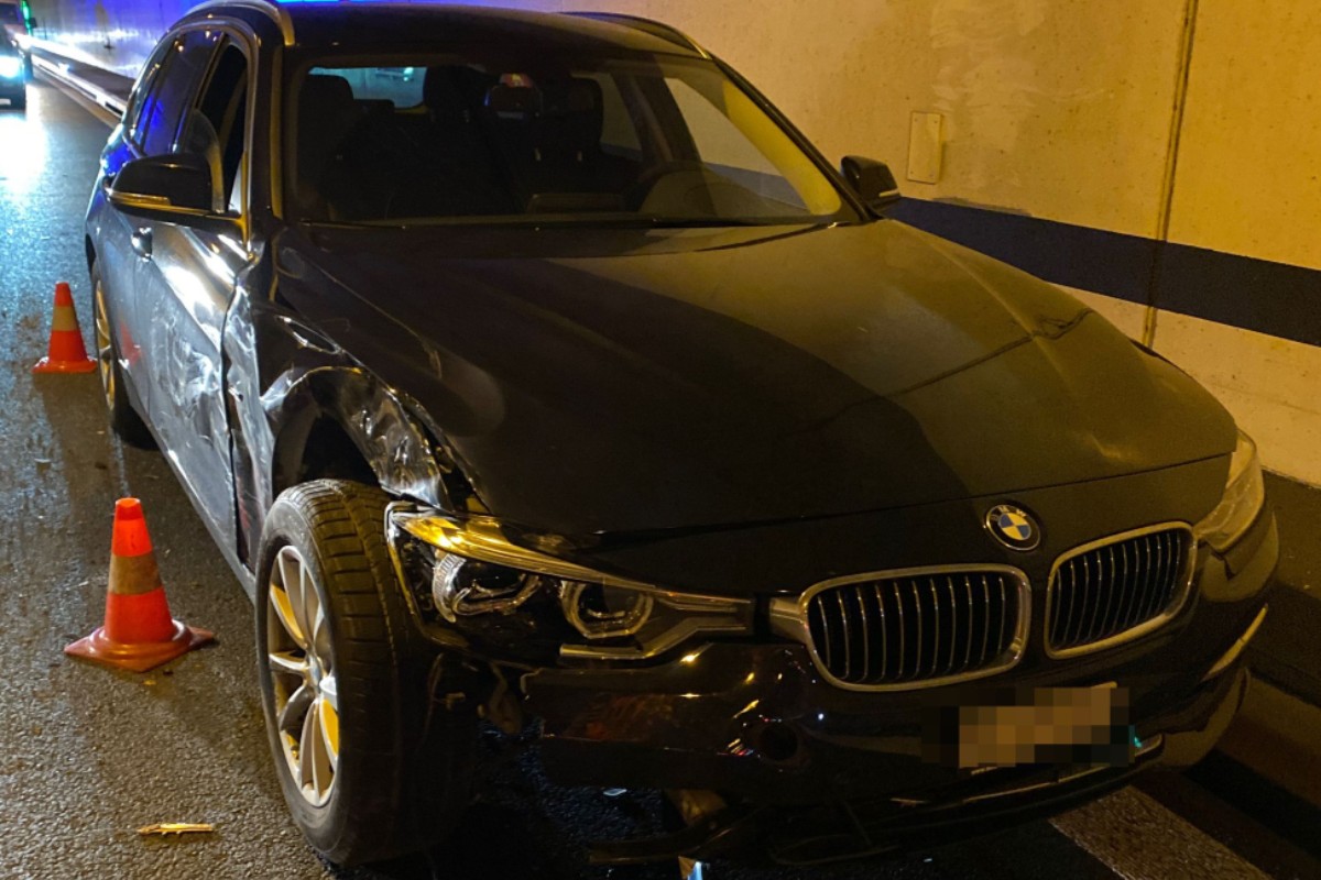 Im Witi-Tunnel bei Grenchen SO ist ein Sattelschlepper in einen BMW geprallt.