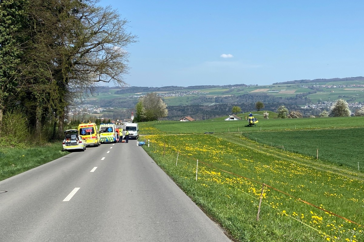Niederwil AG - Rollerfahrer nach Selbstunfall schwer verletzt