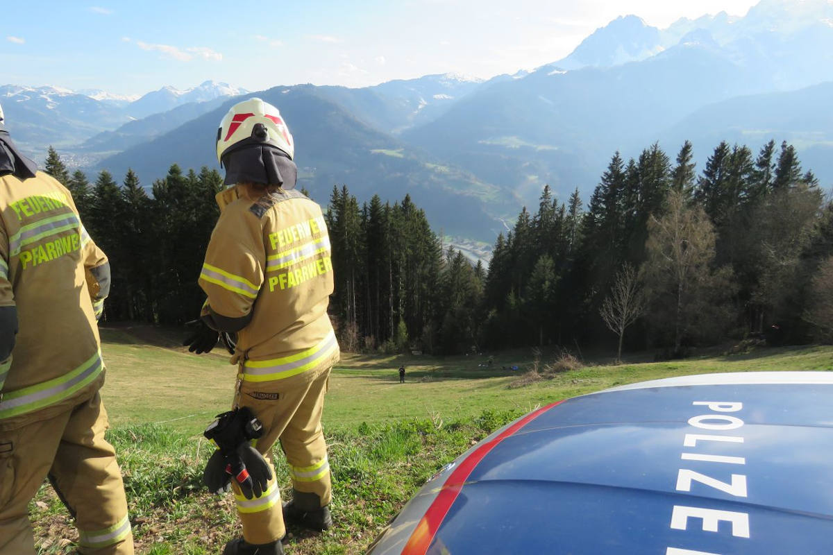 Fahrzeugbergung nach 100-m-Absturz über steiles Gelände