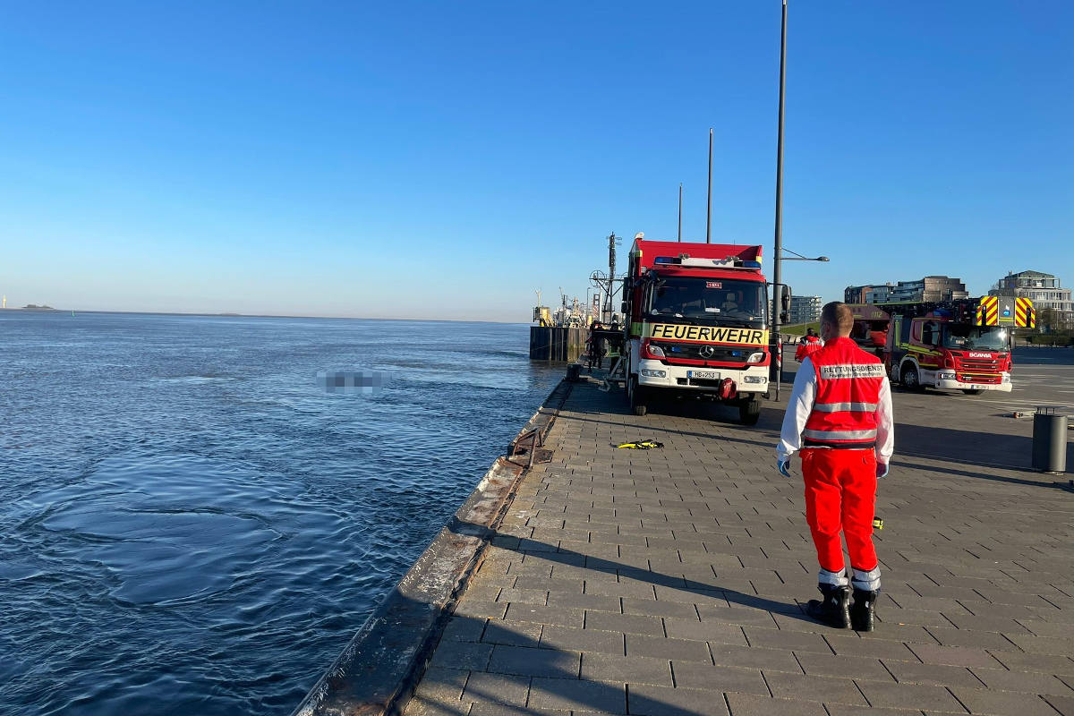 Bremerhaven – Feuerwehr rettet Person aus der Weser