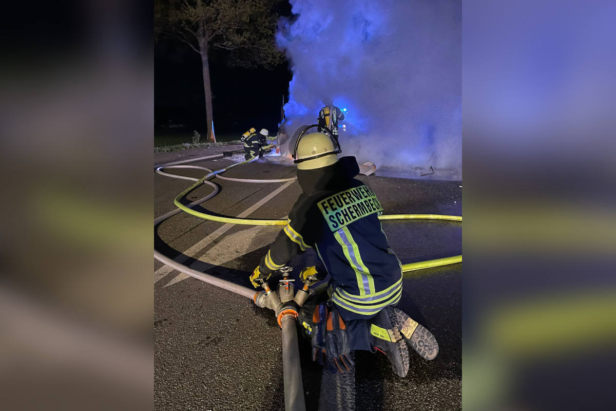 Brennender PKW auf der B58