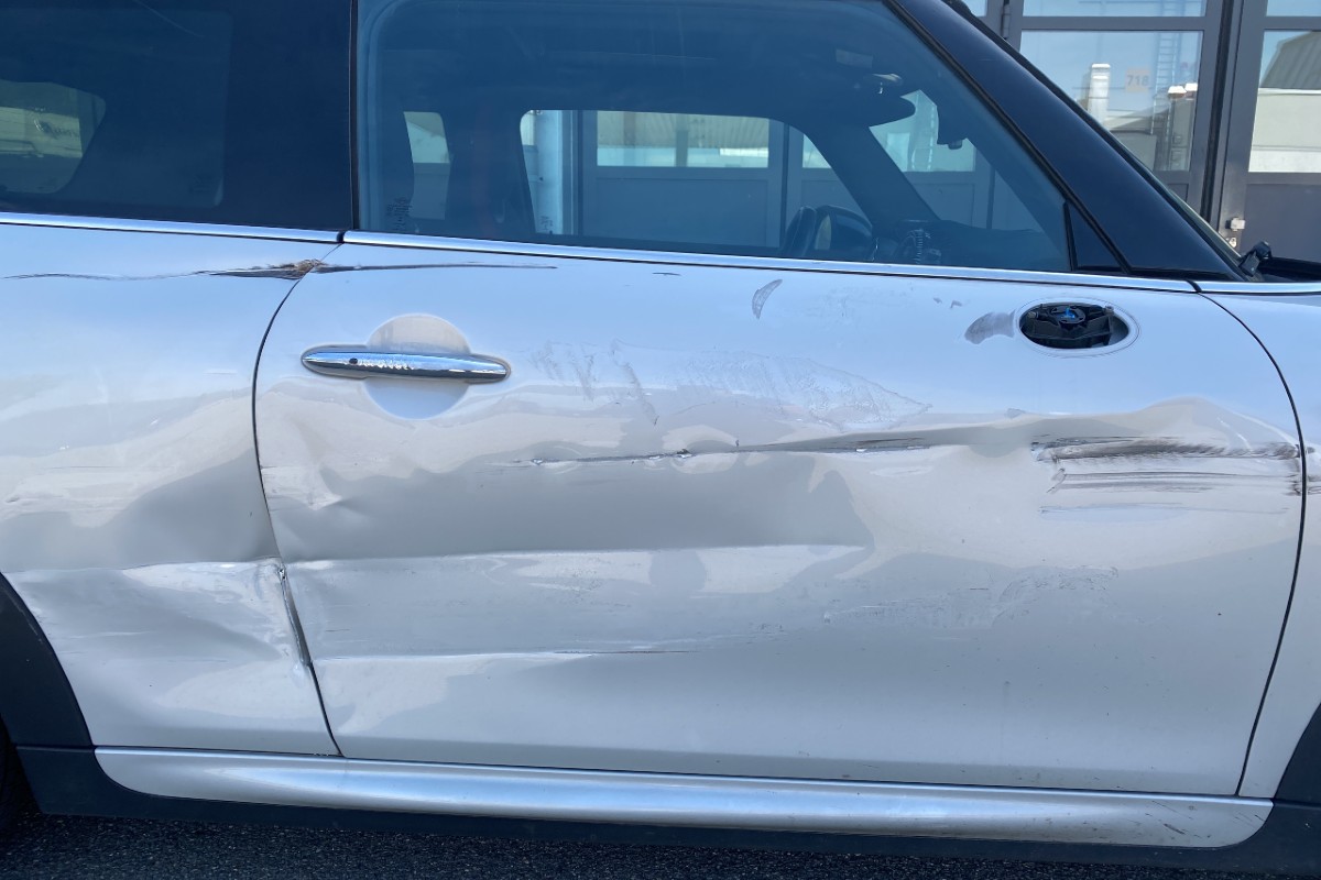 Der Schaden am Mini ist erheblich.