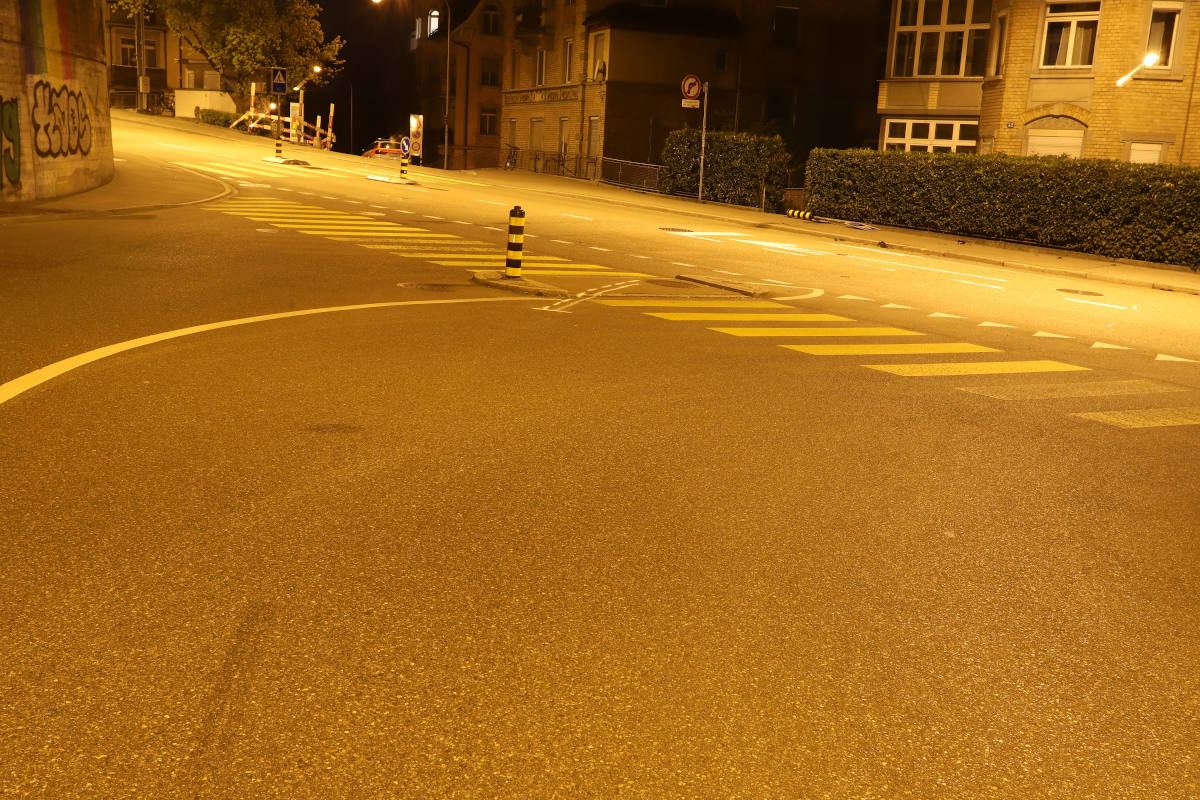 Stadt St. Gallen – Verkehrsteiler mit Fussgängertafel angefahren