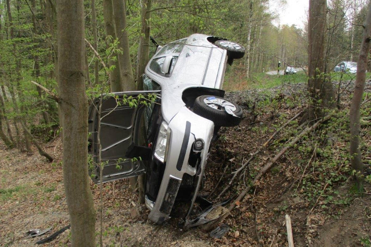 Von der Straße abgekommen und Glück gehabt