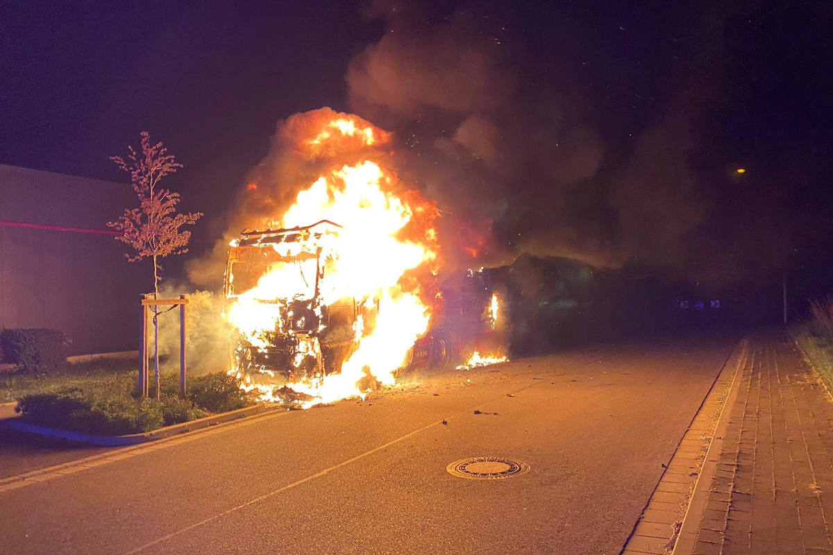 Tönisvorst – Vollbrand eines LKW