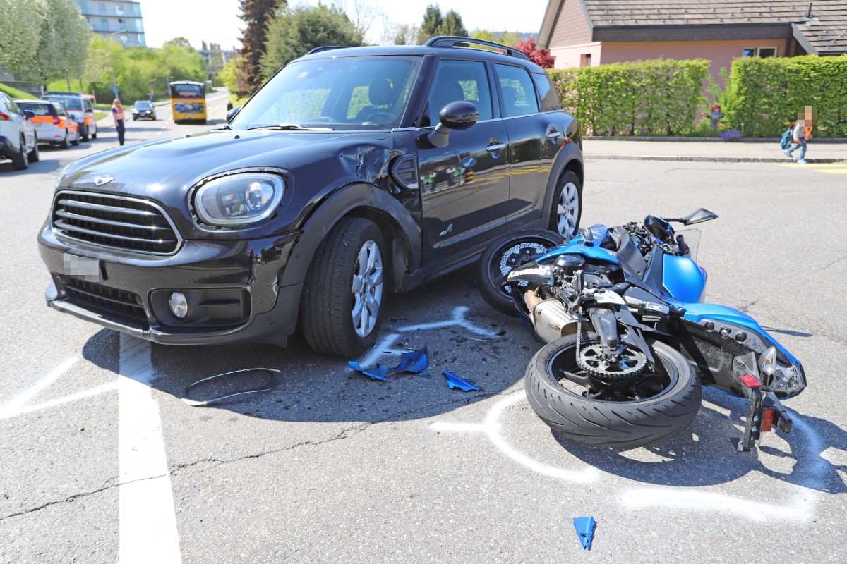 Stadt St. Gallen - Töfflenker verletzt, Motorrad Totalschaden