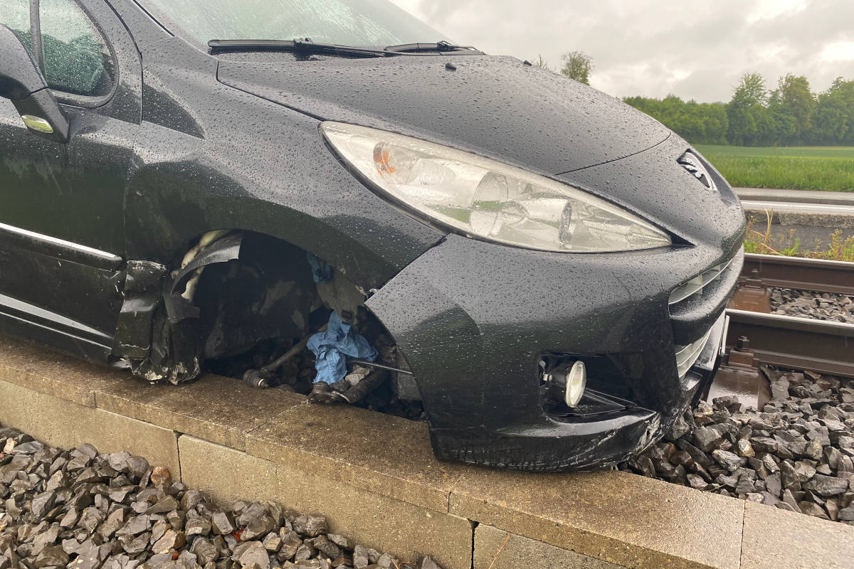 Bei Selbstunfall im Bahngleis gelandet in Seon