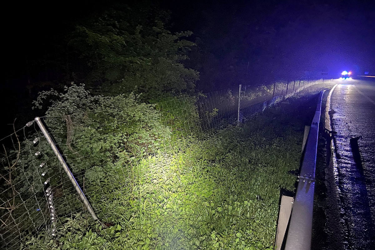 Selbstunfall nach Sekundenschlaf auf der A2 bei Arisdorf