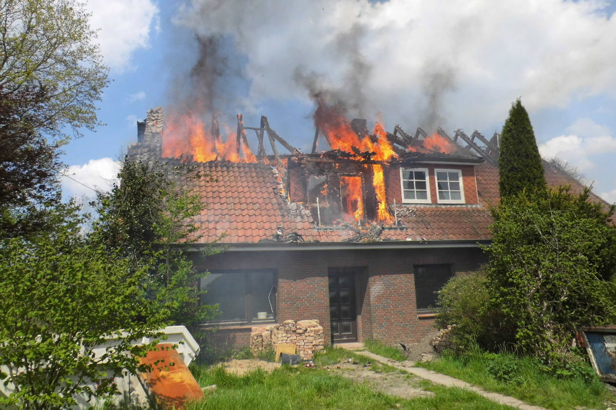 Dachstuhl brennt komplett aus in Selsingen