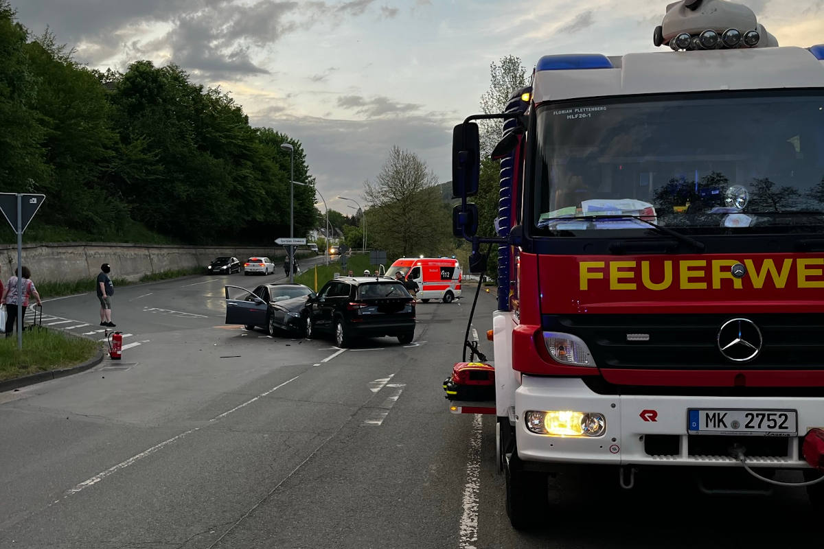 Plettenberg – Frontalzusammenstoß zwischen zwei PKW