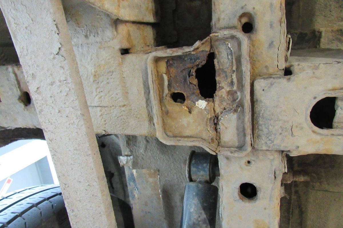 Langenfeld – Polizei zieht verkehrsunsicheren Transporter aus dem Verkehr