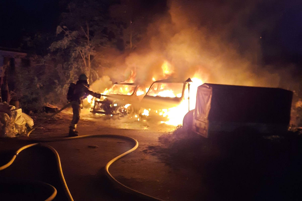 Immensen – Zwei PKW brennen in voller Ausdehnung