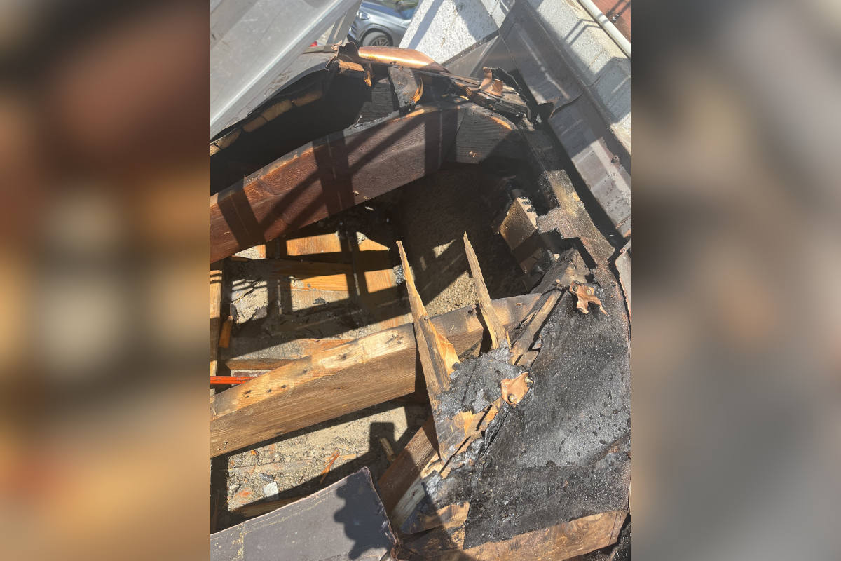 Bronschofen SG – Vordach in Brand geraten