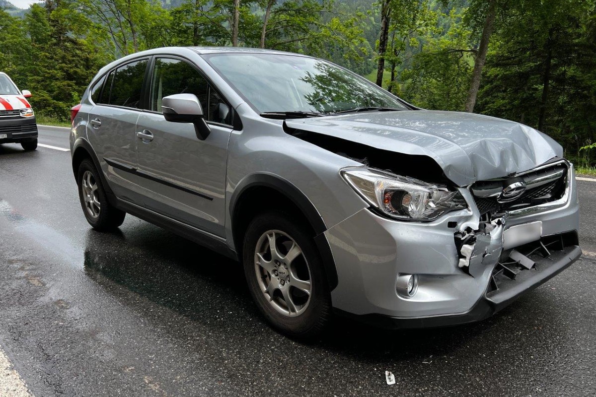 Brüng OW - Auffahrkollision auf der Passstrasse fordert Verletzte