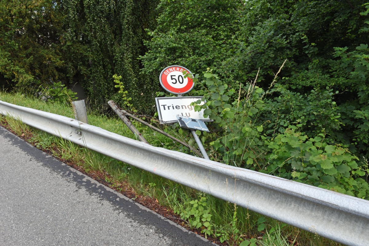 Triengen LU - Endstation Leitplanke - Strasse musste gesperrt werden