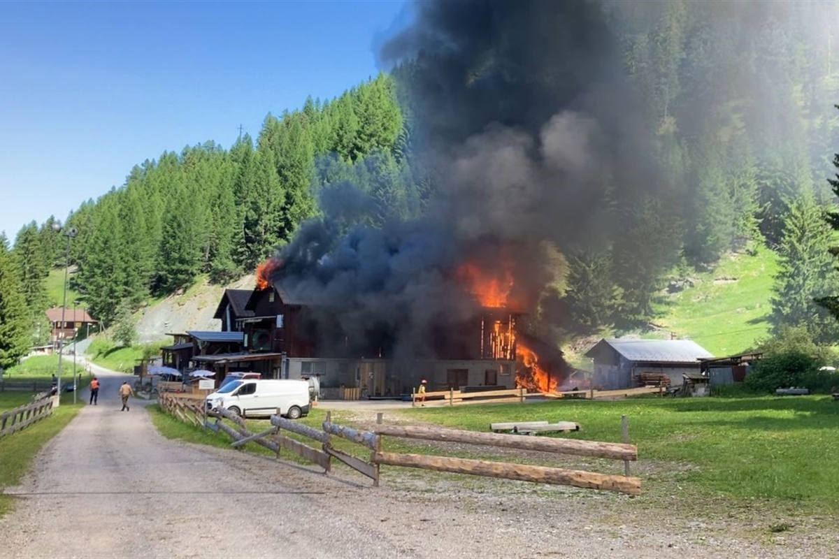 Surses-Rona GR – Stallbrand auf landwirtschaftlichen Betrieb