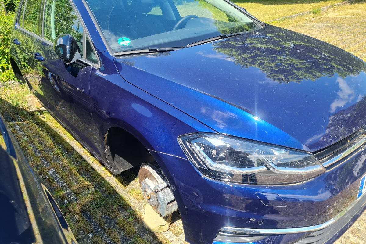 Räder von zwei PKW entwendet in Wolfsburg