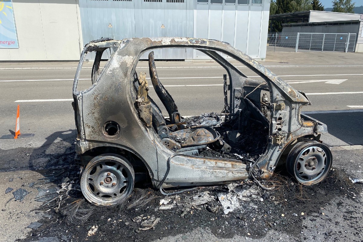 Arbon TG - Auto gerät während der Fahrt in Brand