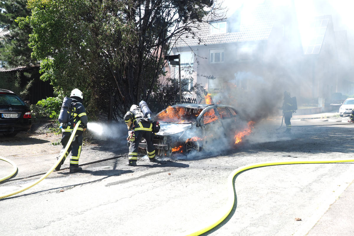 Fahrzeugbrand in der Kühlingstraße in Iserlohn