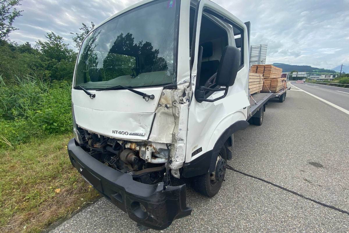 A14 Risch Rotkreuz ZG – Kollision bei Spurwechsel