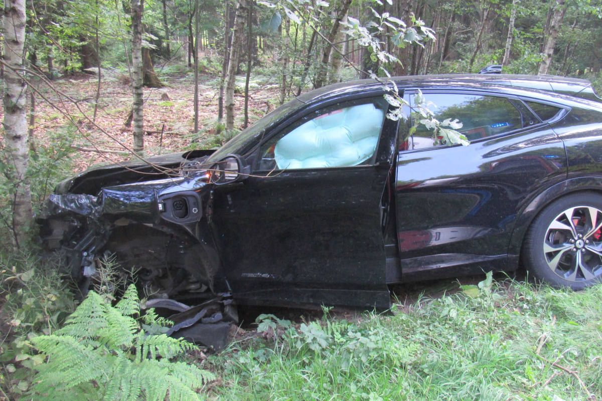 Drei schwer verletzte Personen und erheblicher Sachschaden nach Frontalkollision