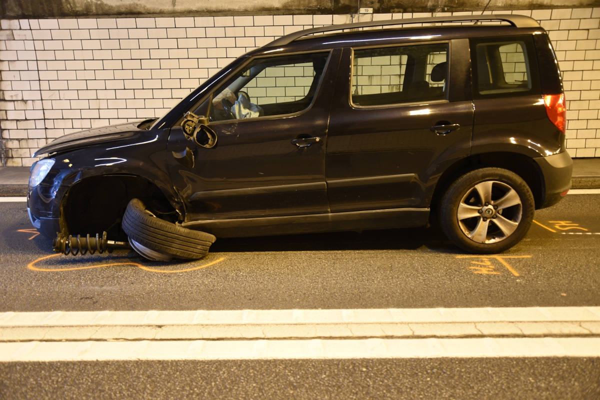 Drei Autos in Verkehrsunfall auf der A13 bei Rongellen verwickelt