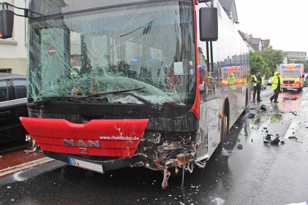 Frontale Kollision mit dem Gegenverkehr