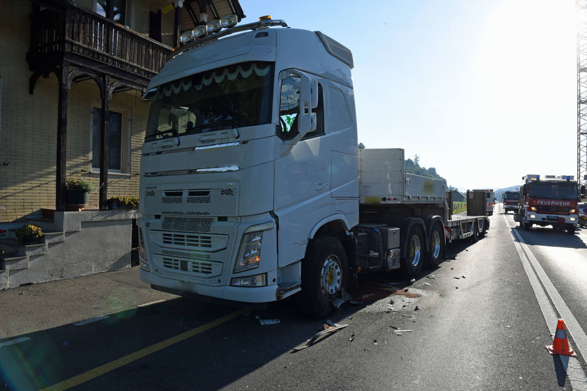 Malters LU – Kollision zwischen Sattelmotorfahrzeug und Auto