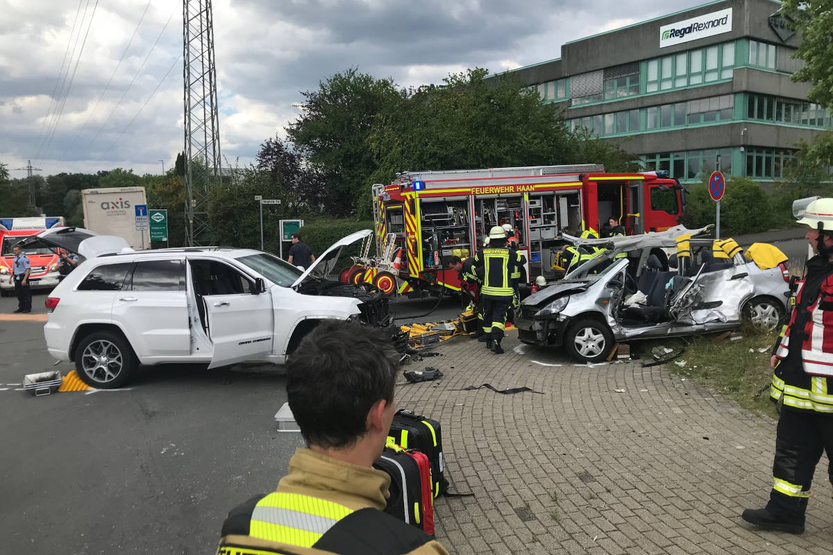 Haan – Schwerer Verkehrsunfall mit zwei verletzten Personen
