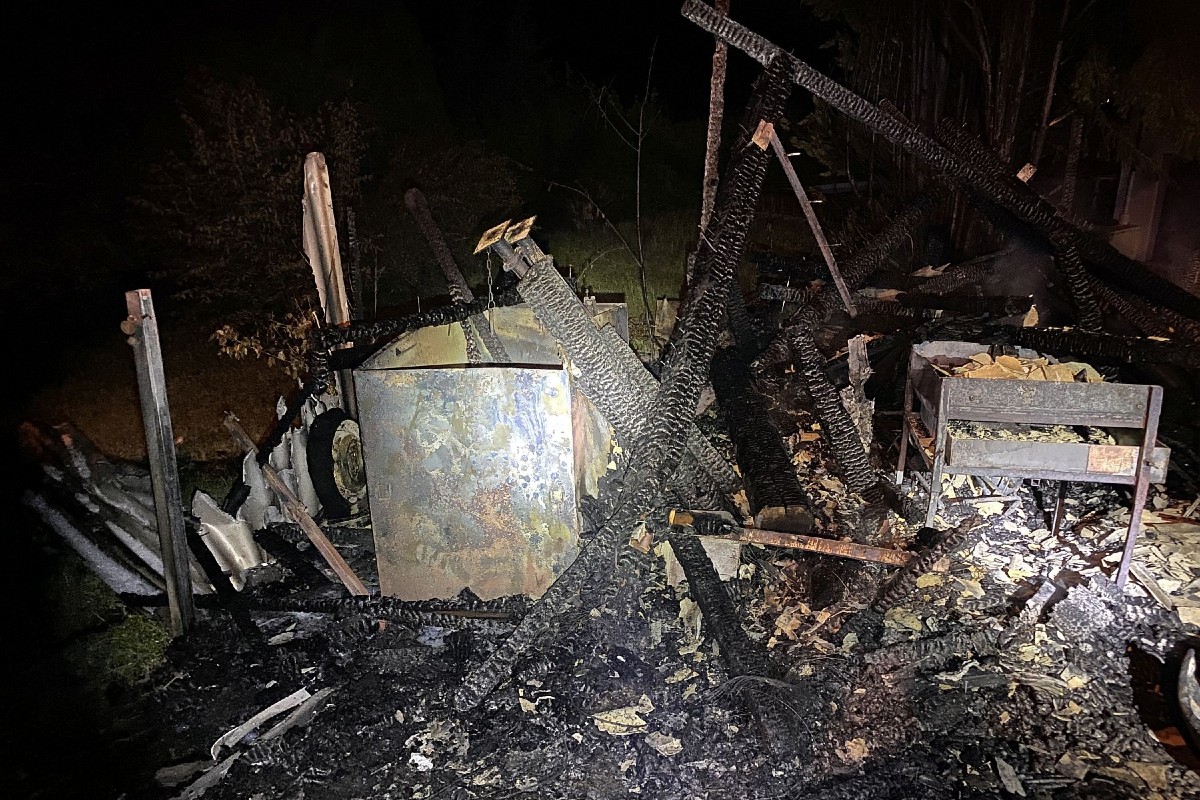 Liesberg BL - Geräteschuppen brennt aus!