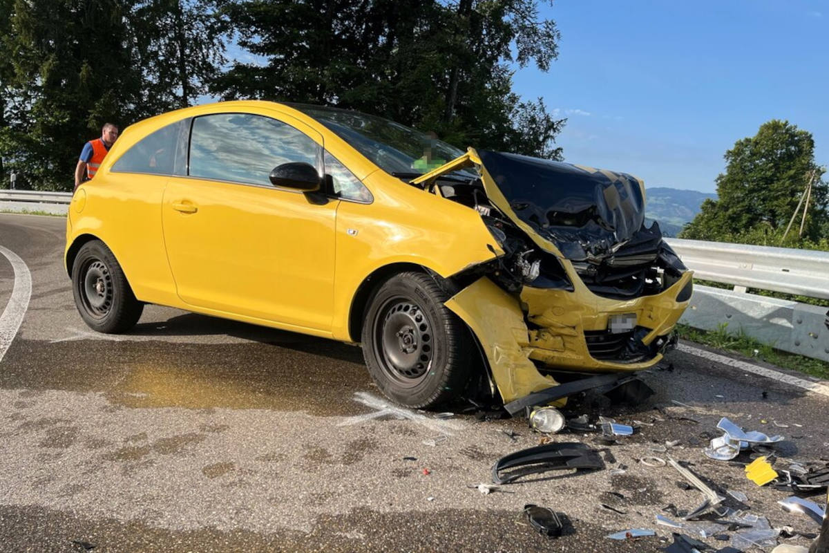 Unfall in Neuhaus SG – Auf Gegenfahrbahn geraten und schwere Kollision verursacht