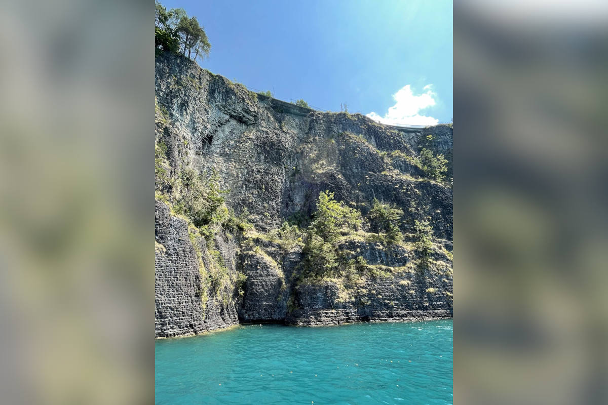 Grossaufgebot in Brunnen SZ – Auto stürzt bei Verkehrsunfall in den Vierwaldstättersee