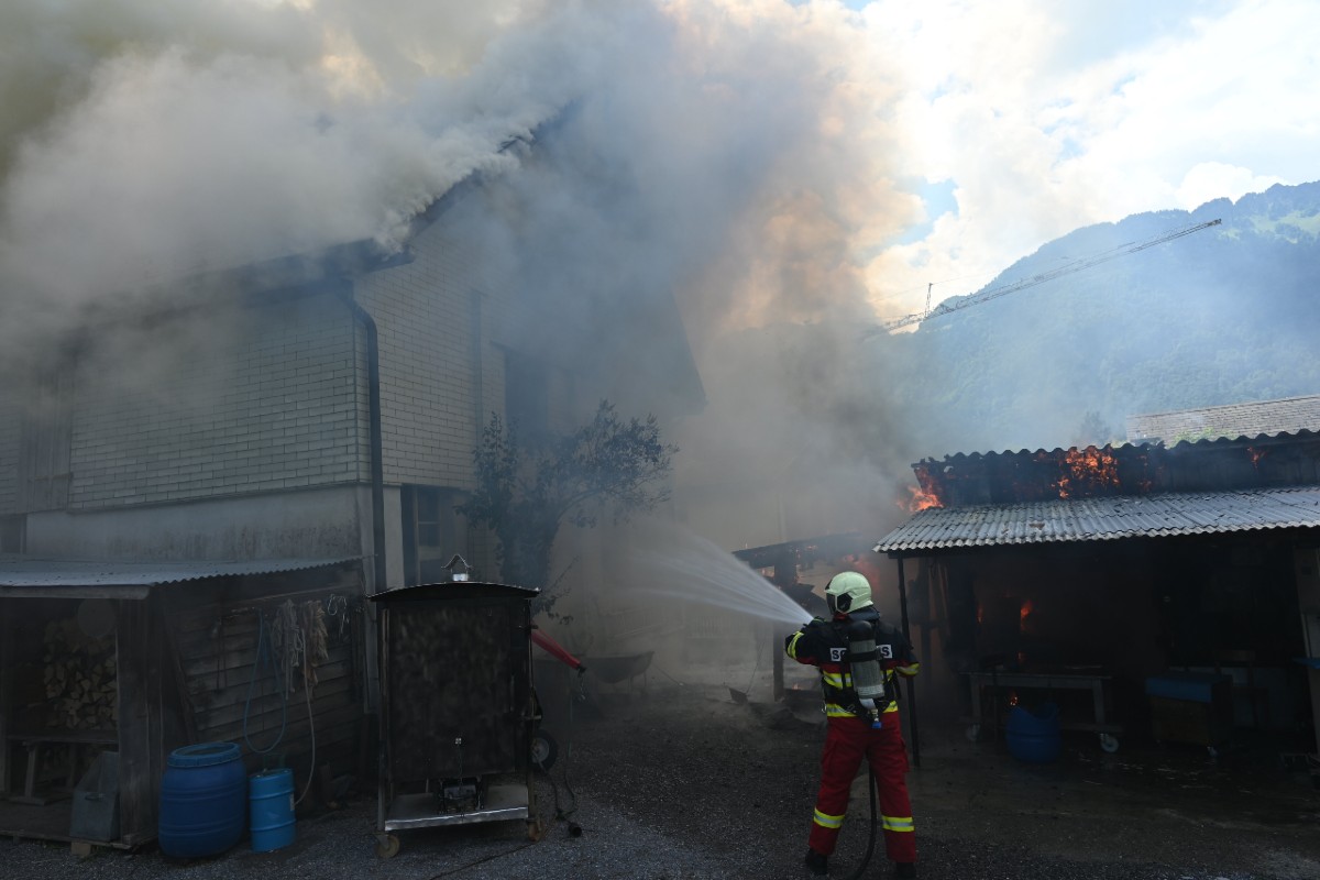 Schänis SG - Haus von Flammen zerstört
