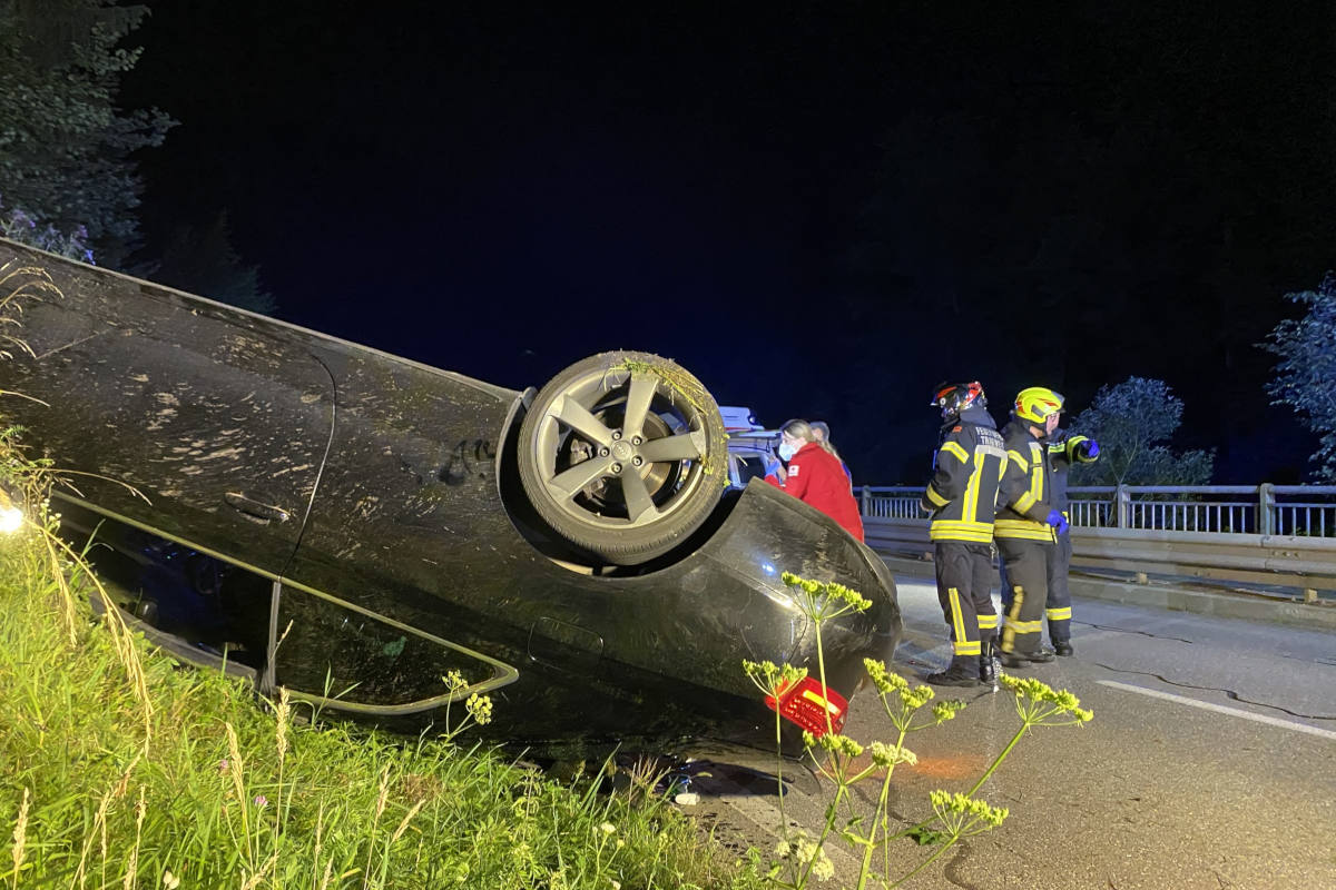Auto landete am Dach