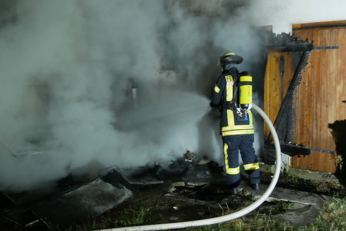 Celle – Brand zerstört Gartenhaus