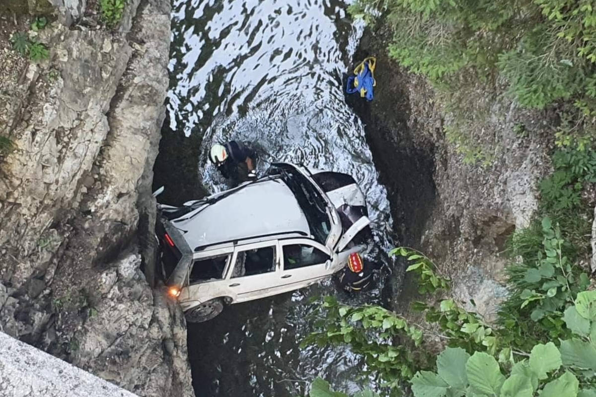 Krispl – Fahrzeugabsturz aufgrund eines Sekundenschlafes