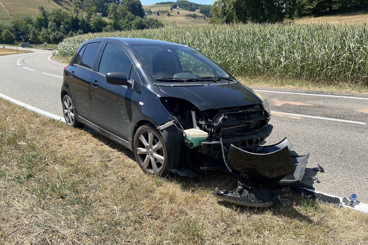 Hölstein BL – Kollision zwischen Motorrad und Personenwagen