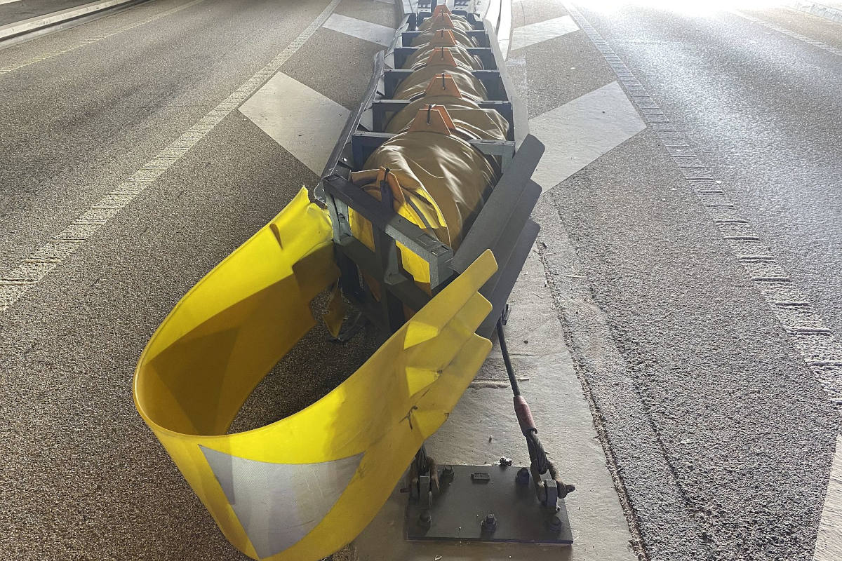 A22 Liestal BL – Personenwagen kollidiert mit Leiteinrichtung